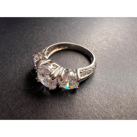 Vintage 3 stone CZ sterling silver ring size 7 - Picture 2 of 16